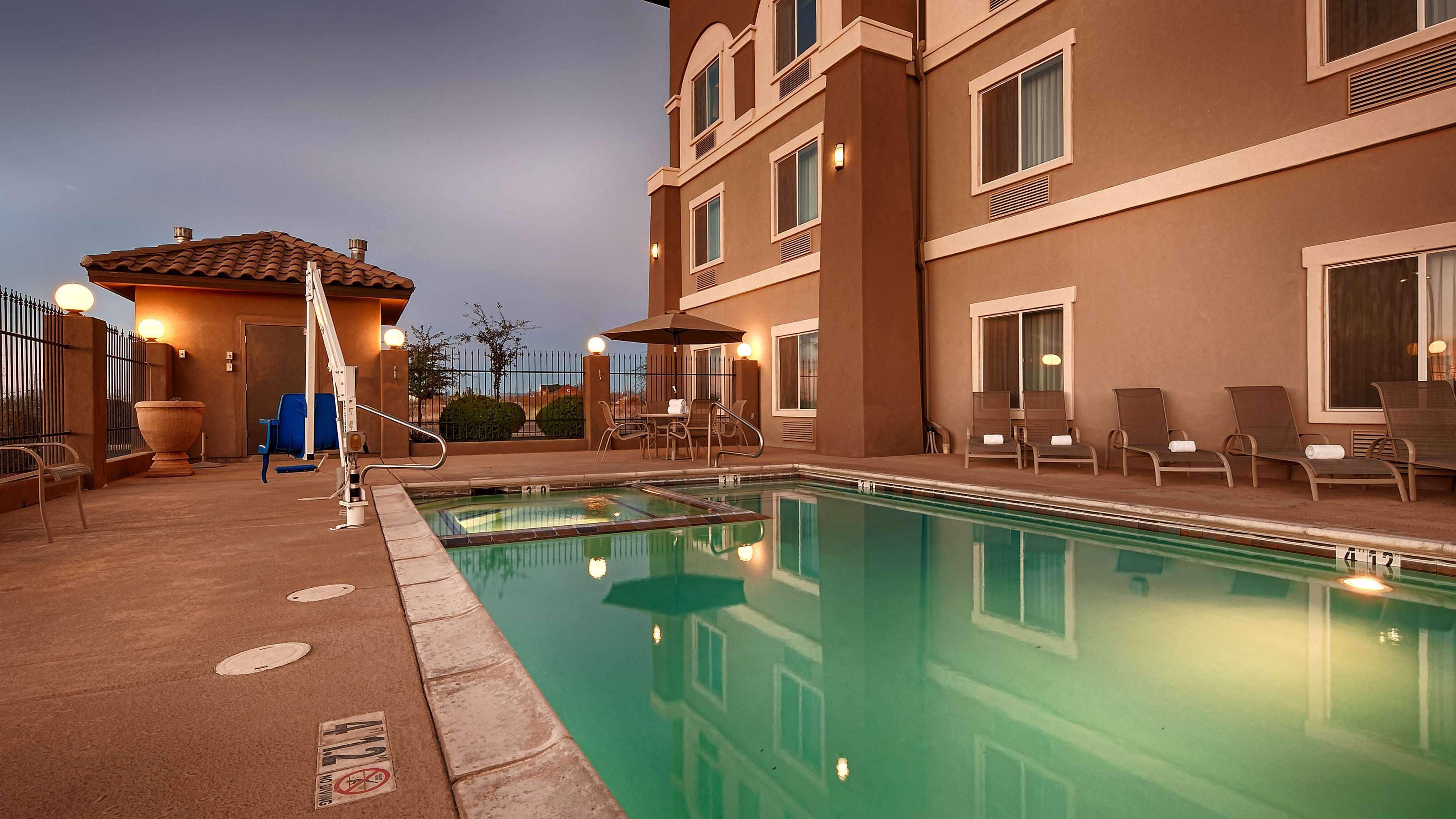 Best Western Douglas Inn & Suites Экстерьер фото
